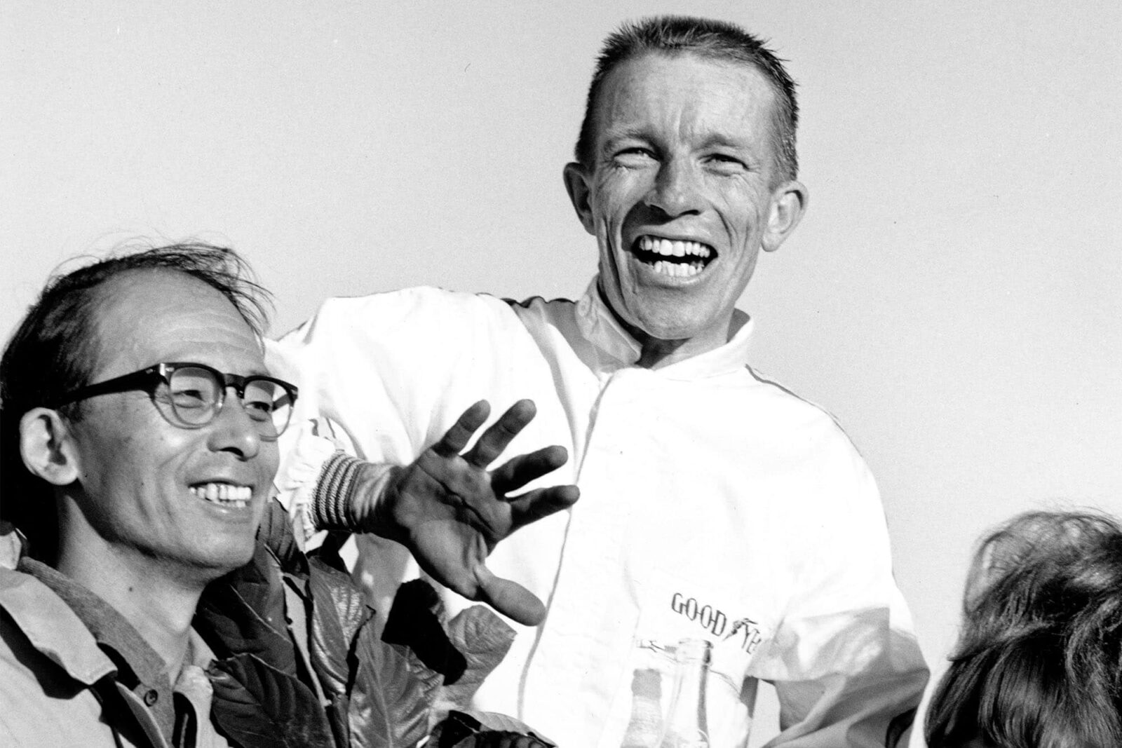 Richie Ginther, Honda, 1st position, celebrates with chief mechanic Yoshio Nakamura.