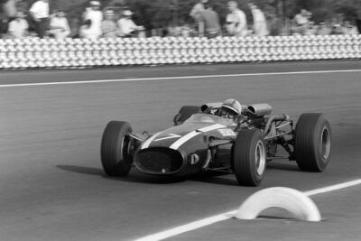 John Surtees, Cooper T81 Maserati.