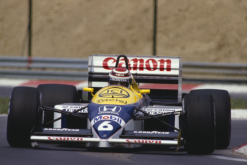 Nelson Piquet (Williams FW11 Honda) in 1st position.