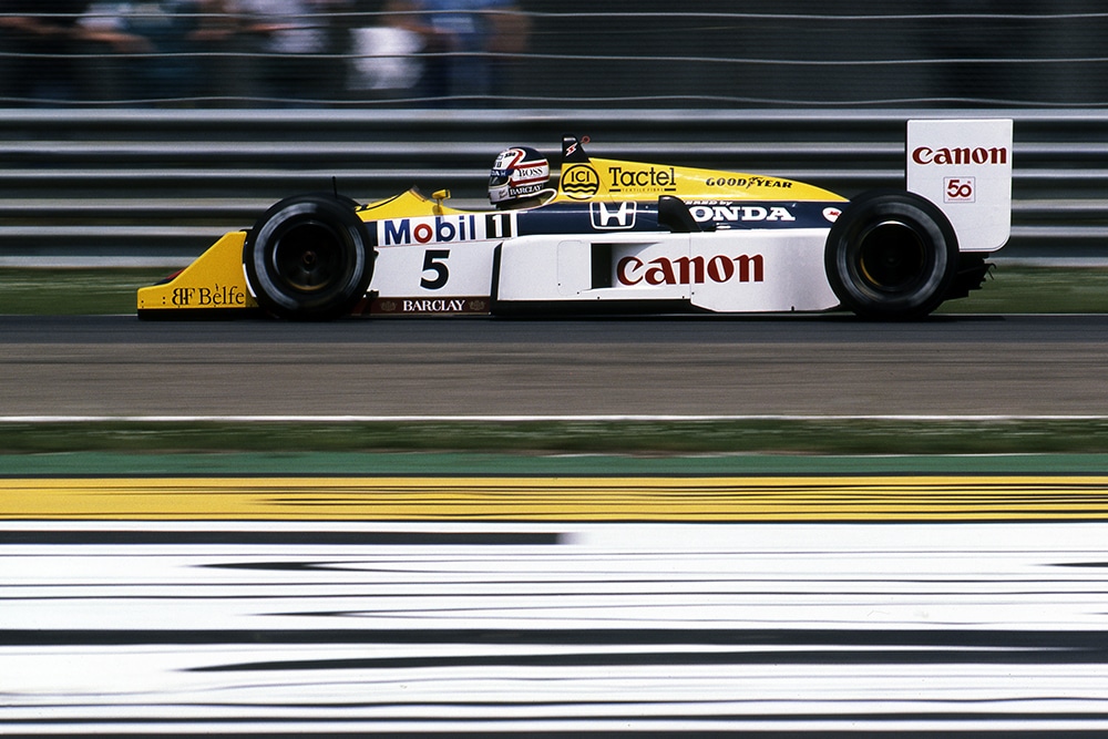 Race winner Nigel Mansell in his Williams FW11B.