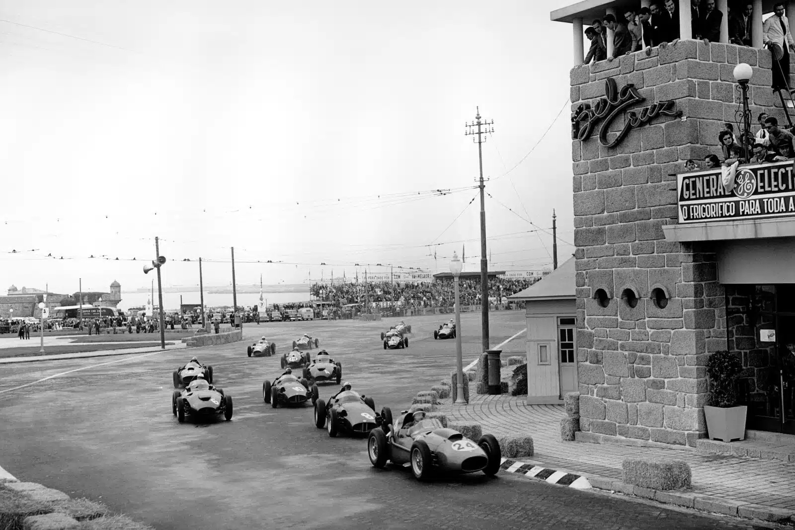 Mike Hawthorn (Ferrari Dino 246), leads Jean Behra (BRM P25) at the start of the race.