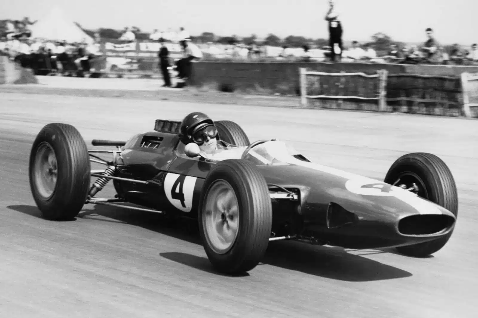 Jim Clark of Great Britain drives the #4 Team Lotus Lotus 25 Climax V8 during the British Grand Prix on 20 July 1963 at the Silverstone circuit near Towcester, United Kingdom. (Photo by Central Press Photos/Hulton Archive/Getty Images).