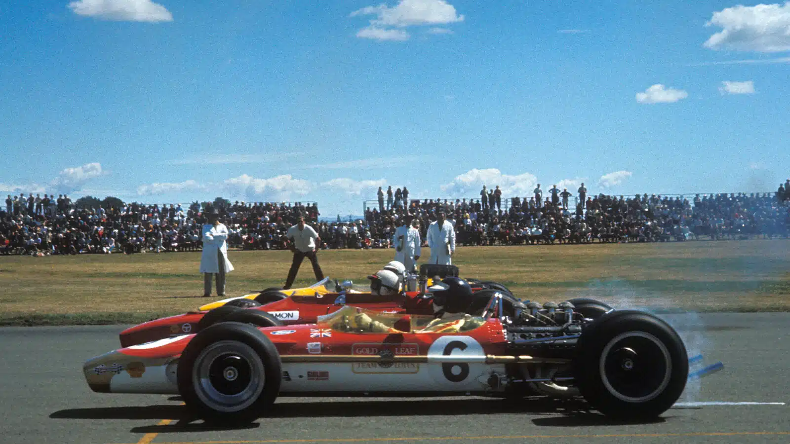 Jim Clark (Lotus) and Chris Amon (Ferrari) on the front row for a late 1968 Tasman race. Photo- Grand Prix Photo