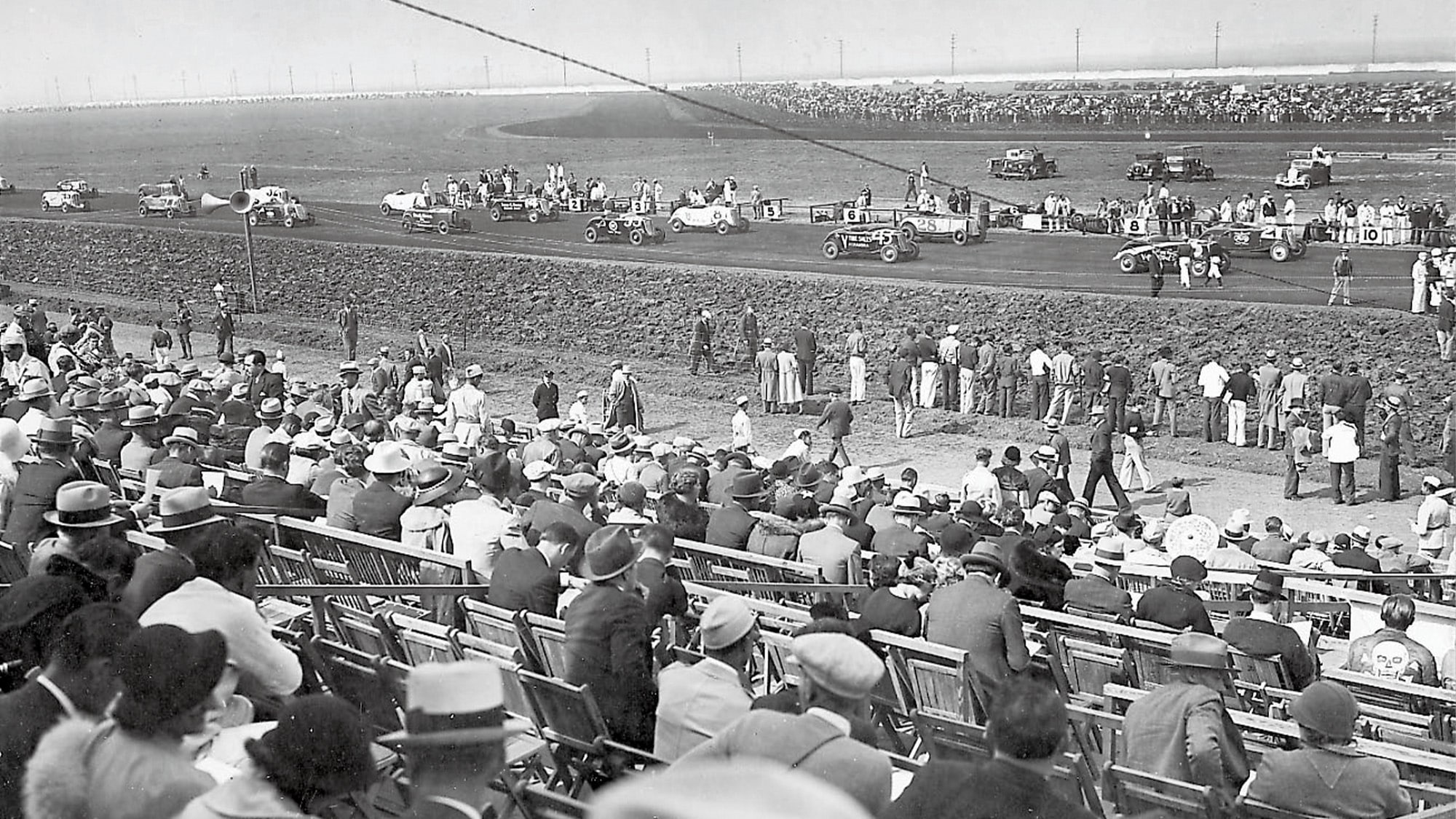 Start of the Gilmore Gold Cup in Mine Field