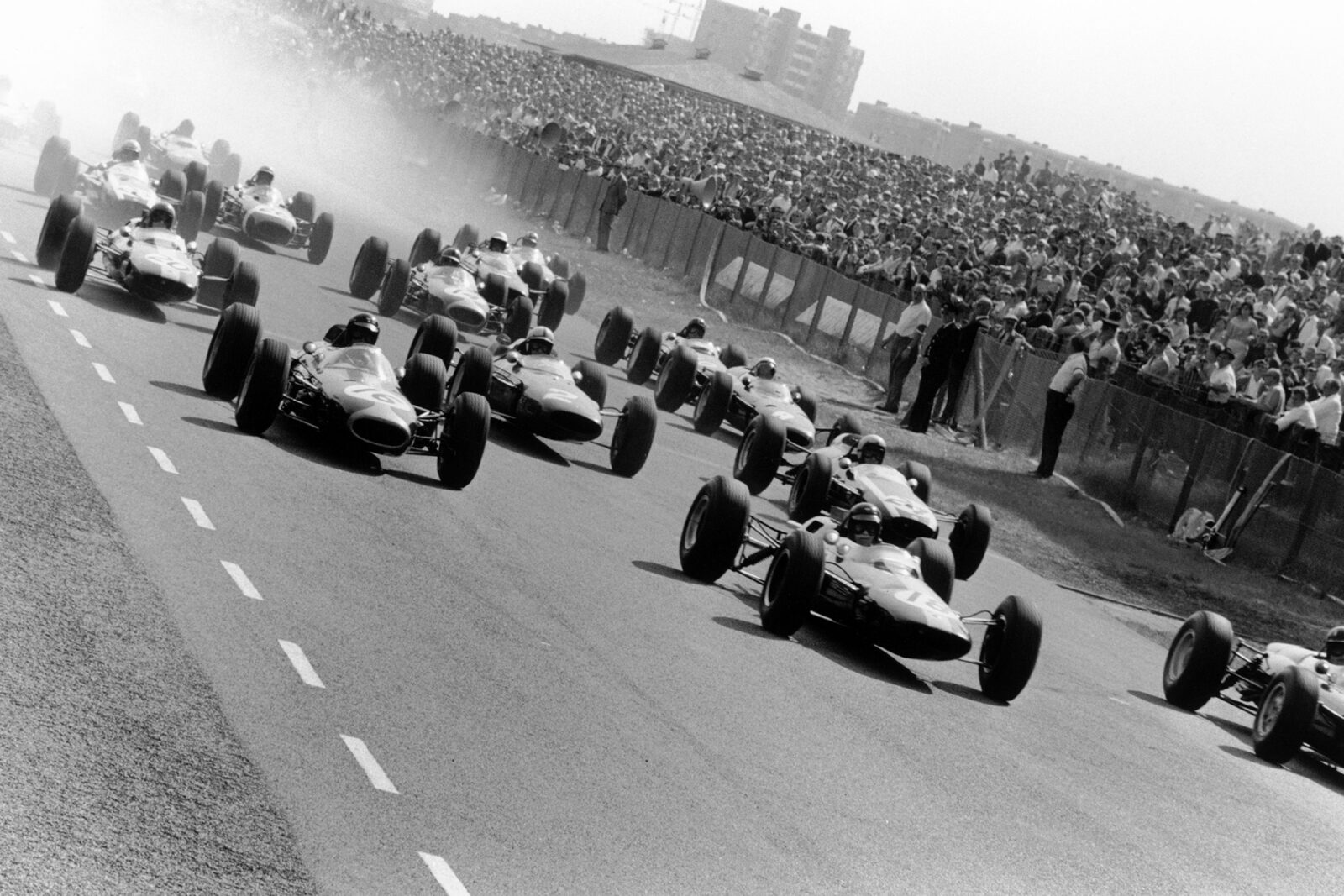 The field scrambles away at Zandvoort.