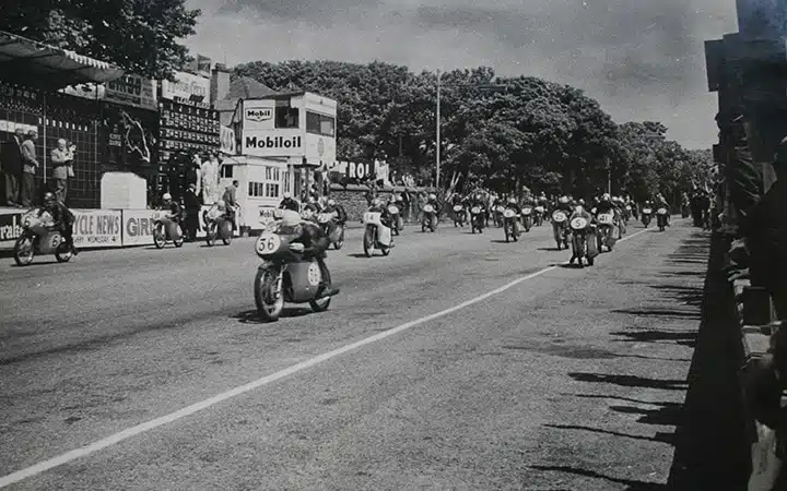 Honda-1959-TT-start.jpg
