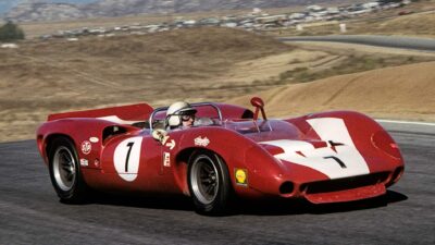 John Surtees, Lola-Chevrolet T70 Mk.2, Los Angeles Times Grand Prix - Can-Am, Riverside, 30 October 1966. (Photo by Bernard Cahier:Getty Images)