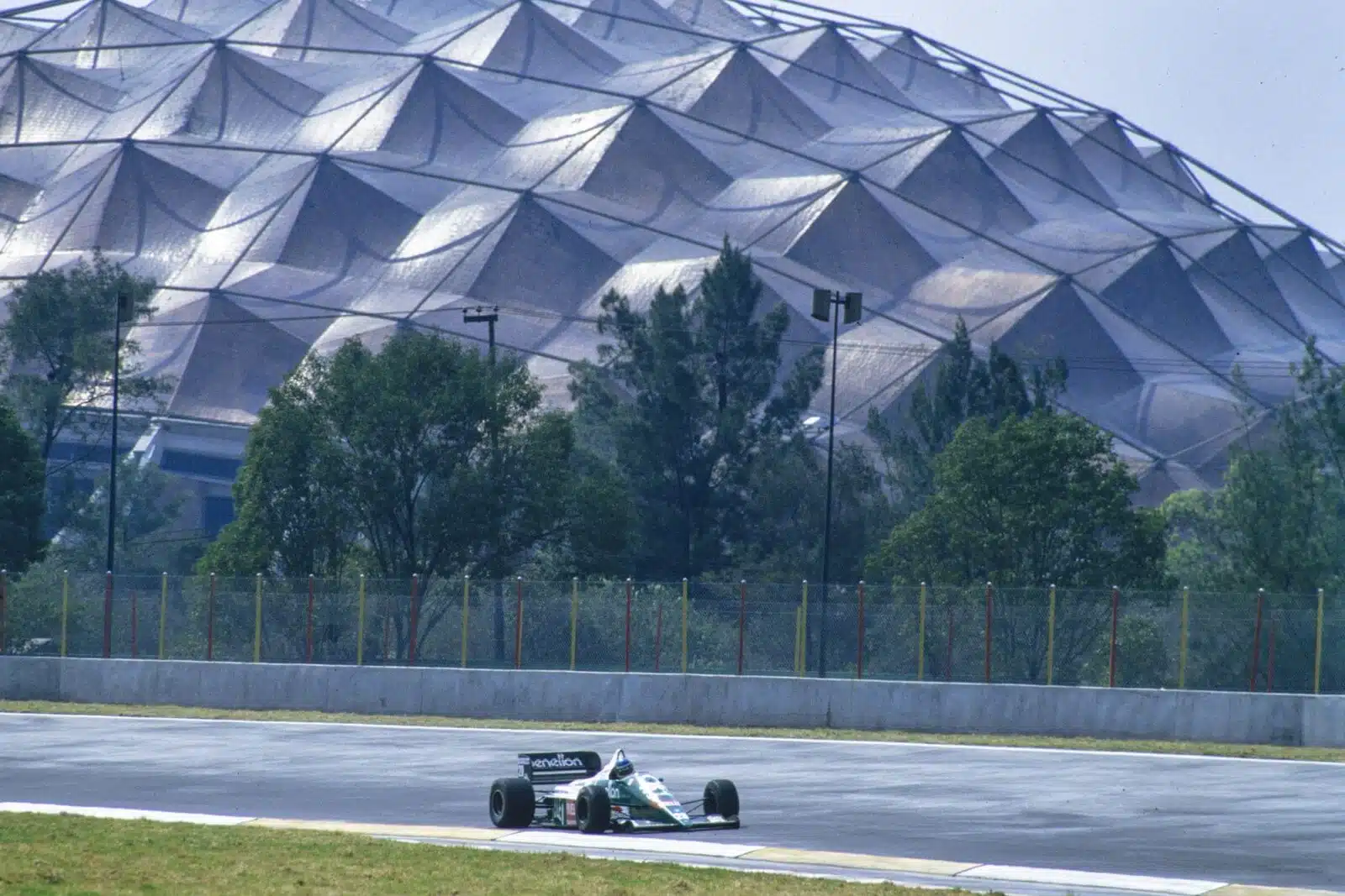 Gerhard Berger in front of an exhibition dome at the 1986 Mexican Grand Prix