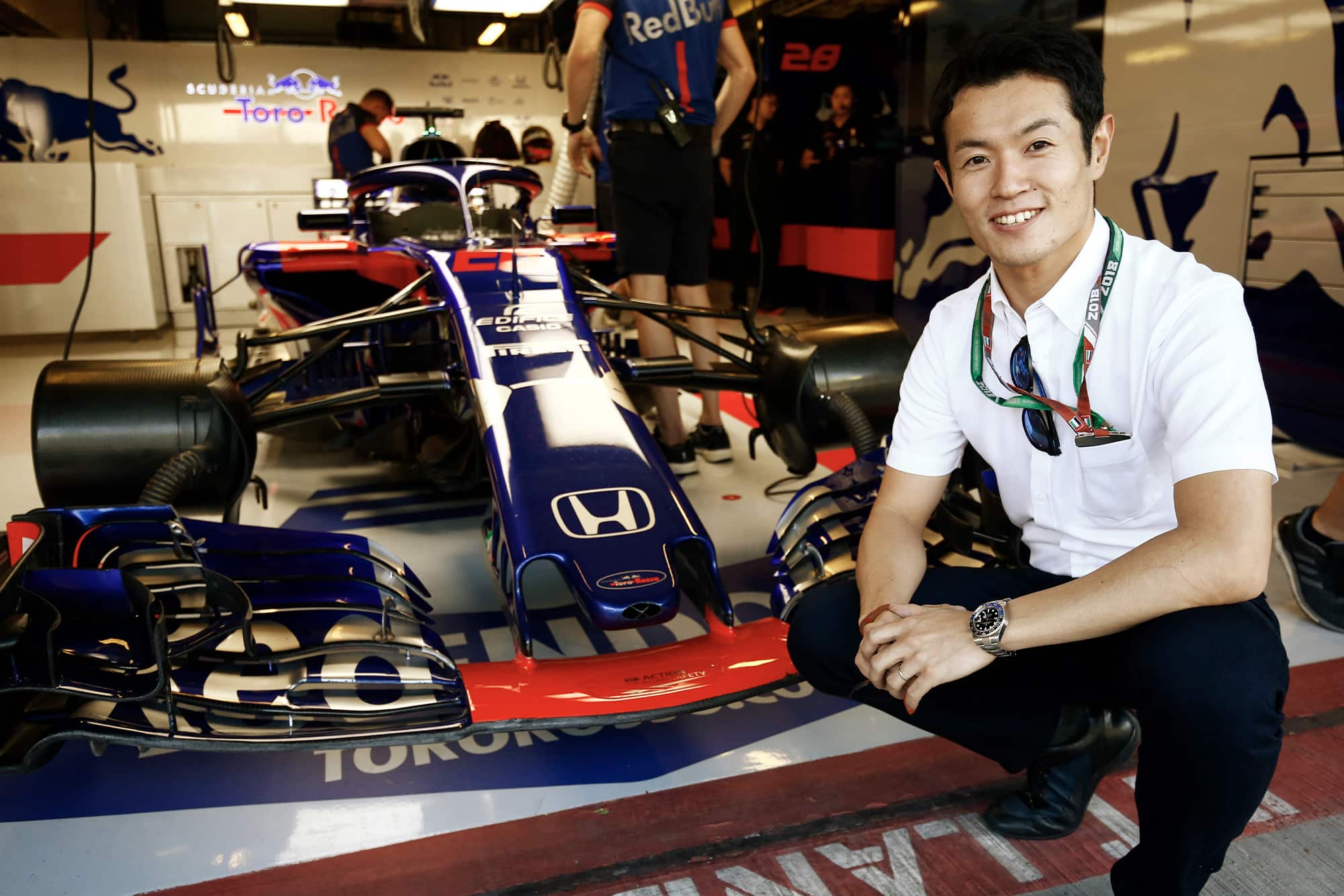 Naoki Yamamoto next to the 2018 Toro Rosso