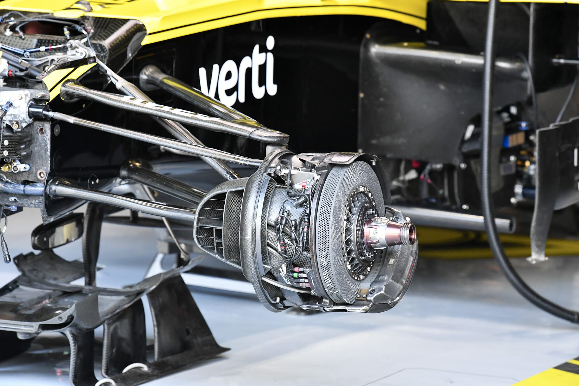 Renault R.S.19 front brake at the 2019 F1 Italian Grand Prix