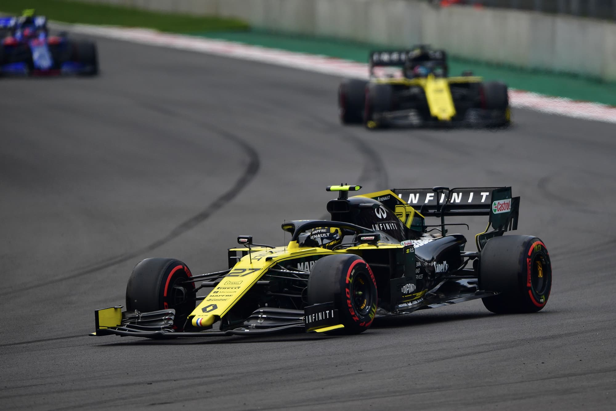 Renaults during qualifying for the 2019 F1 Mexican Grand Prix