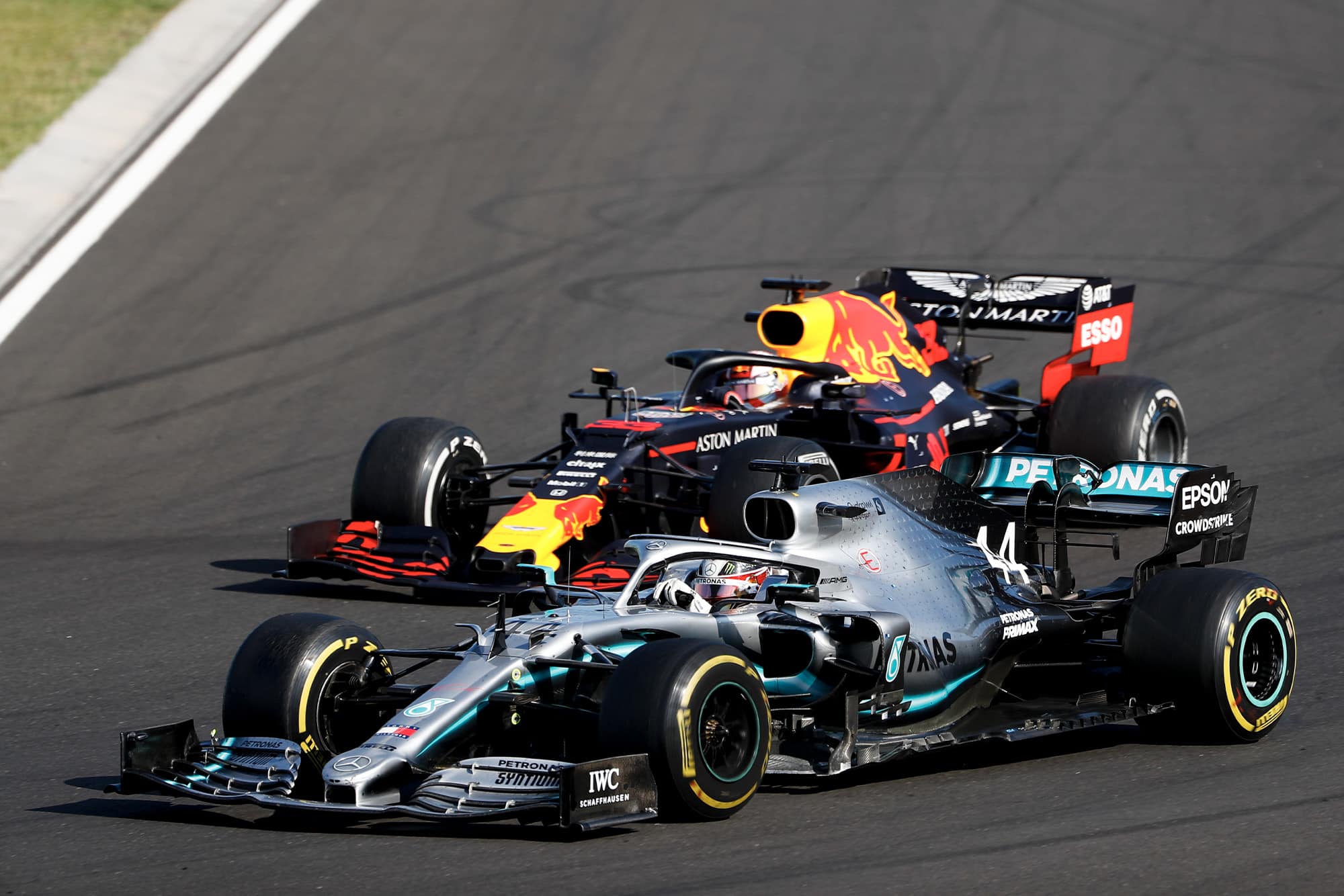 Lewis Hamilton overtakes Max Verstappen for the lead of the 2019 Hungarian Grand Prix