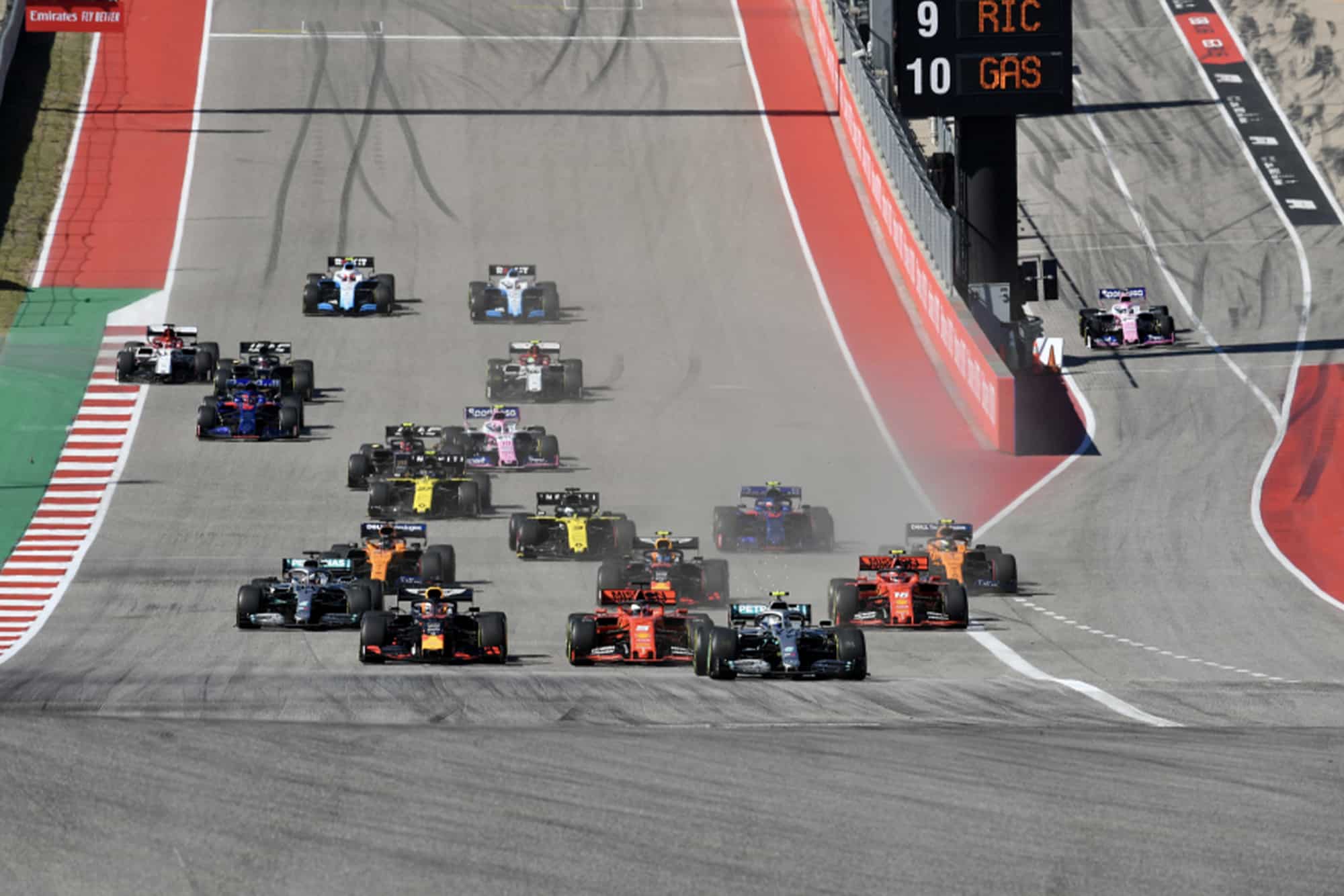 Bottas leads at the start of the 2019 United States Grand Prix