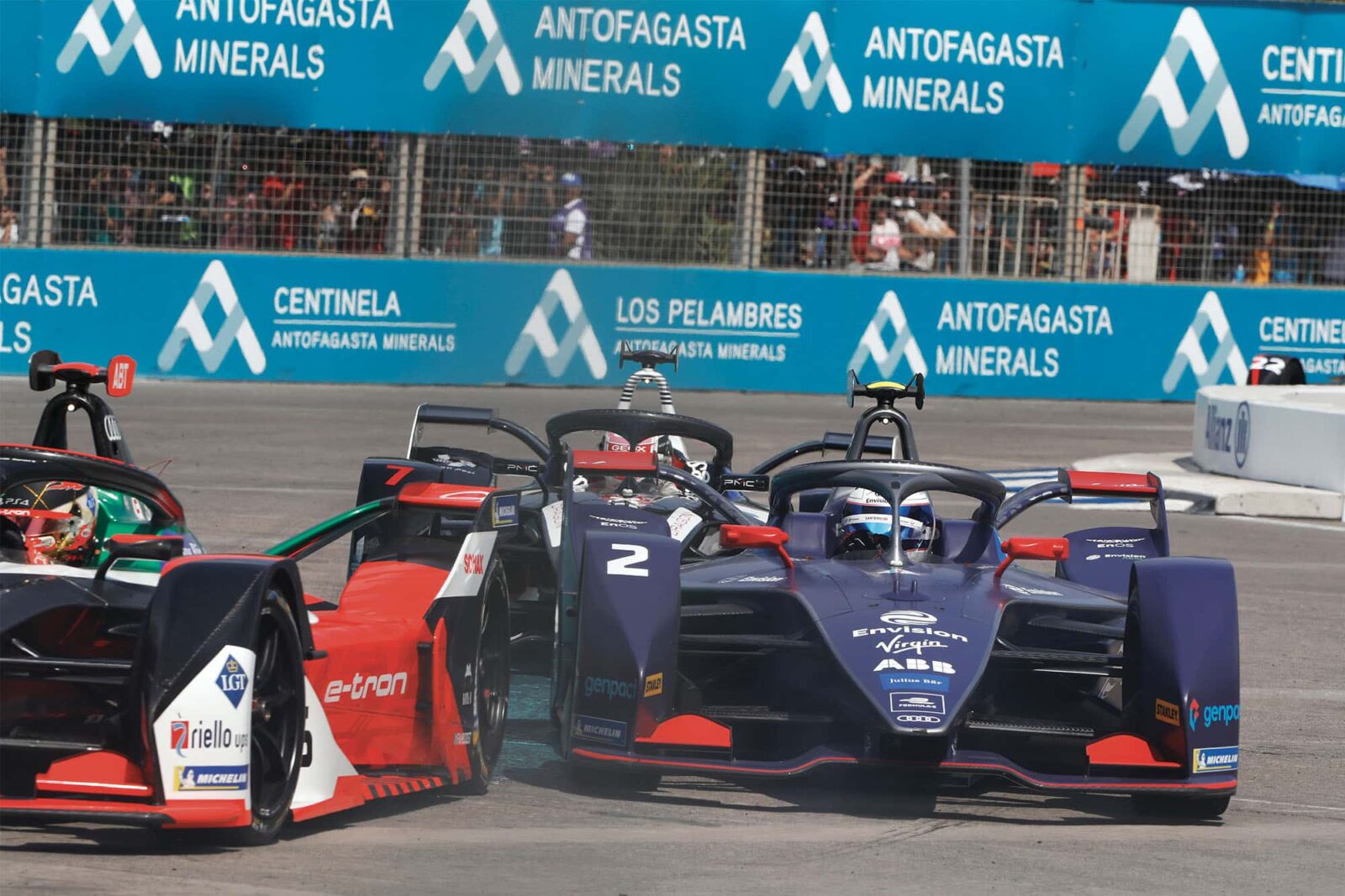 PARQUE O'HIGGINS CIRCUIT, CHILE - JANUARY 18: Daniel Abt (DEU), Audi Sport ABT Schaeffler, Audi e-tron FE06 leads Sam Bird (GBR), Envision Virgin Racing, Audi e-tron FE06 and Nico Müller (CHE), GEOX Dragon, Penske EV-4 at the start of the race during the Santiago E-prix at Parque O'Higgins Circuit on January 18, 2020 in Parque O'Higgins Circuit, Chile.