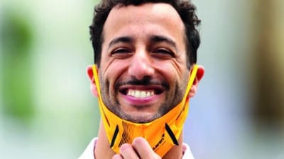 Daniel-Ricciardo-smiling-with-facemask