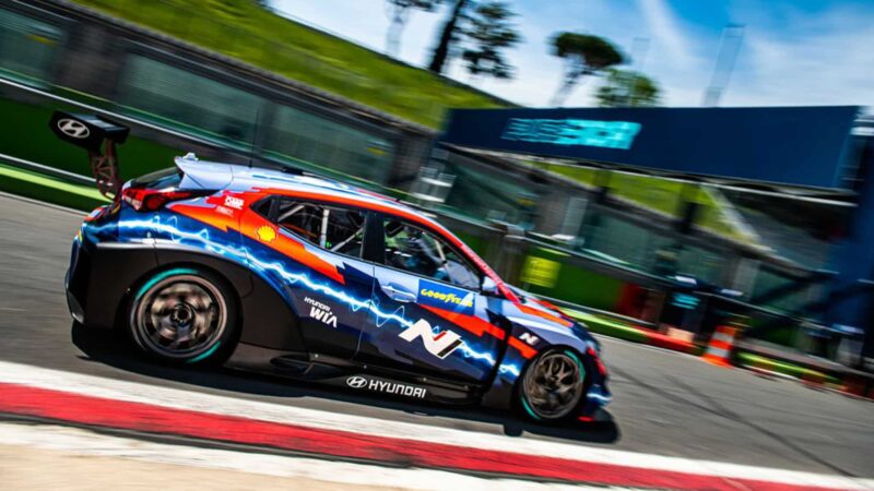 Hyundai Pure ETCR car side