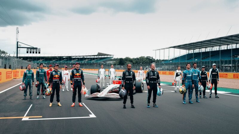 F1 2022 model car with drivers