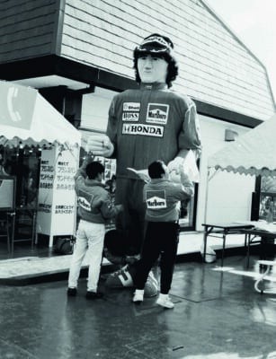 Giant-promotional-Alain-Prost-figure-at-Suzuka-1989