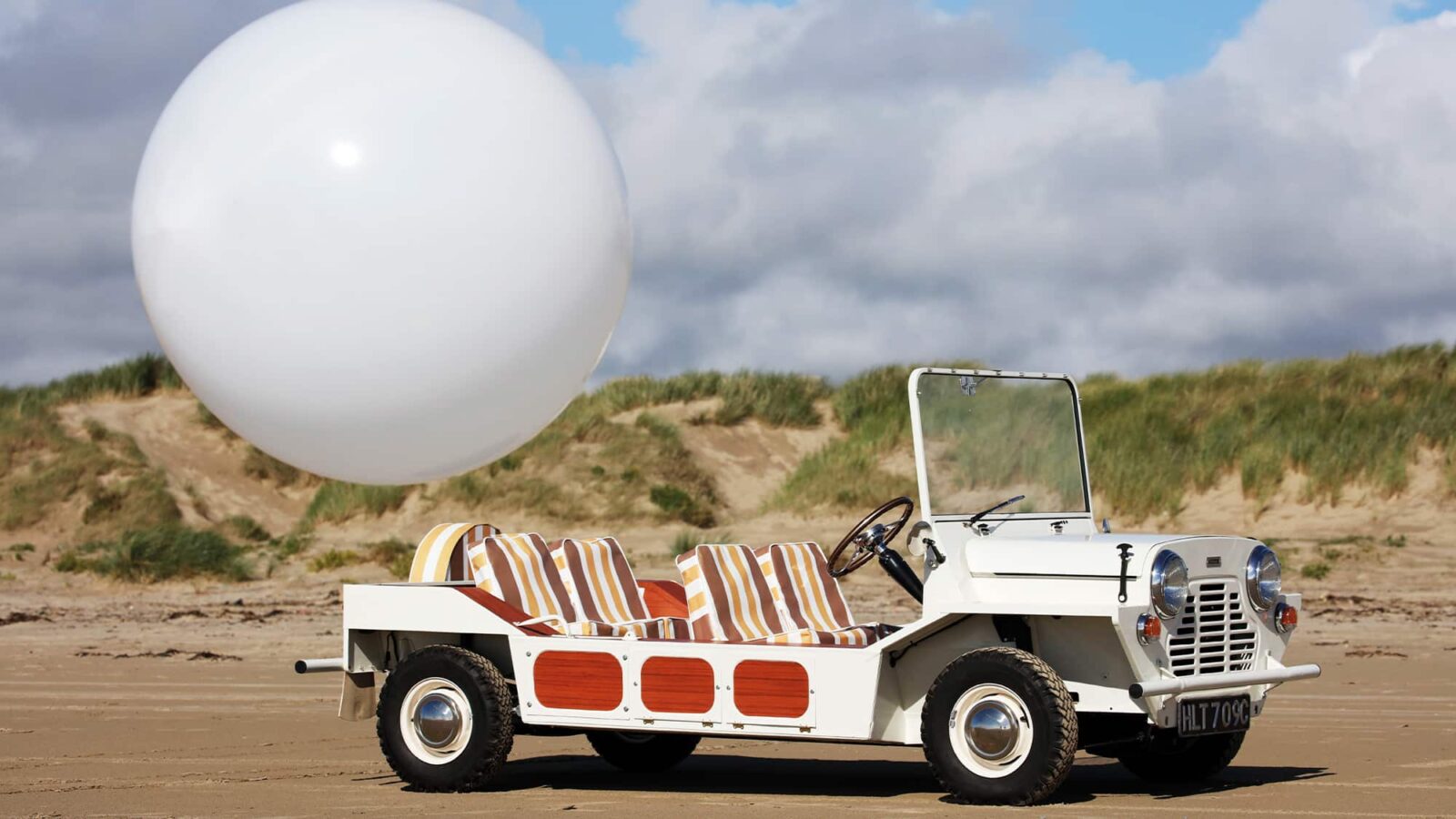 Big balloon tied to Mini Moke