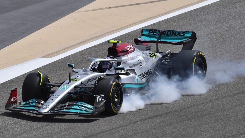 Lewis Hamilton locks up his tyres in 2022 Bahrain F1 testing