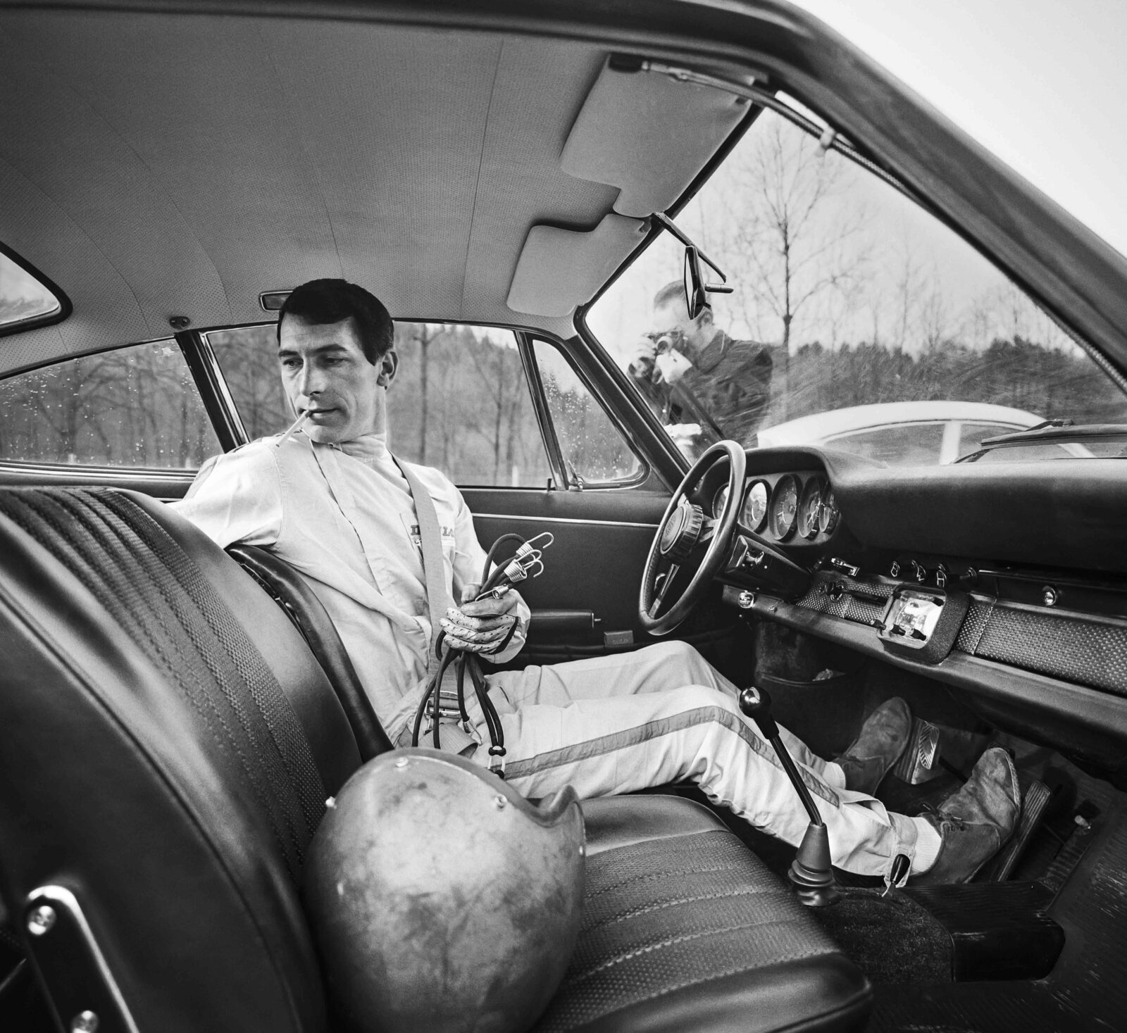 Vic-Elford-smoking-in-car