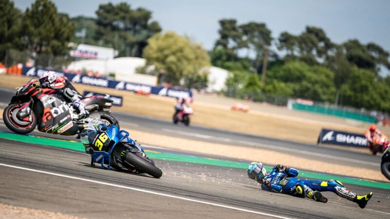 LE MANS, FRANCE - MAY 15: Joan Mir of Spain and Team SUZUKI ECSTAR crashes at the last turn on the track during the race of the MotoGP SHARK Grand Prix de France at Bugatti Circuit on May 15, 2022 in Le Mans, France. (Photo by Steve Wobser/Getty Images)