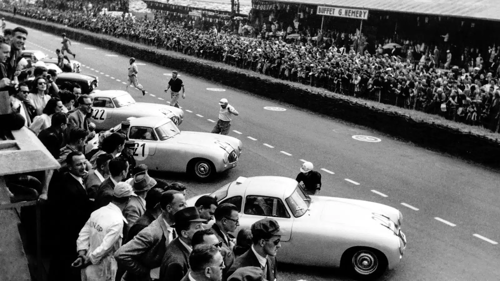 Drivers running to their cars at the start of the 1952 Le Mans 24 Hours