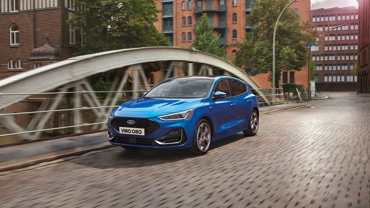 44_2021_FORD_FOCUS_ST-LINE_OUTDOOR_01
