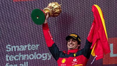 Carlos Sainz celebrates victory in the 2022 British Grand Prix