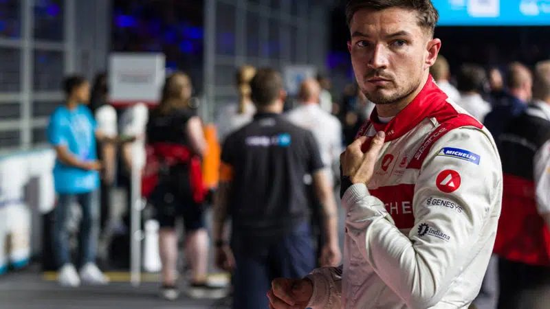 Andretti-Formula-E-driver-Jake-Dennis-at-the-2022-London--E-prix