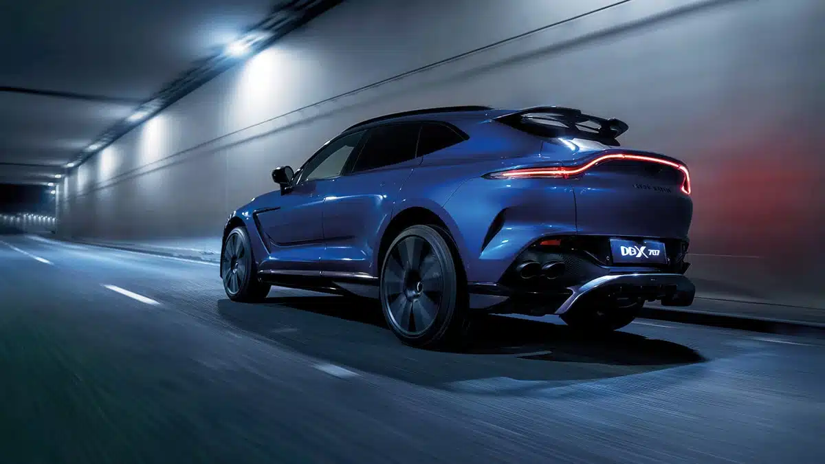 Aston Martin DBX70710