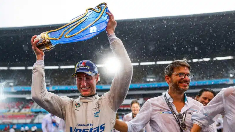 B-Mercedes-team-celebrates-at-the-2022-Seoul-E-Prix