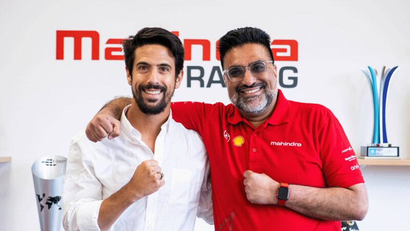 Lucas Di Grassi signs