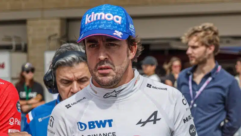 Fernando Alonso walks to the grid at the US GP