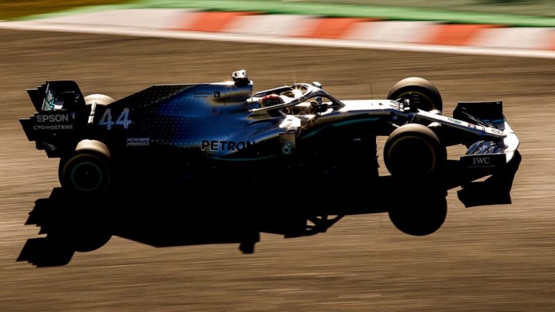 Lewis-Hamilton-driving--for-Mercedes-at-2019-Japanese-GP