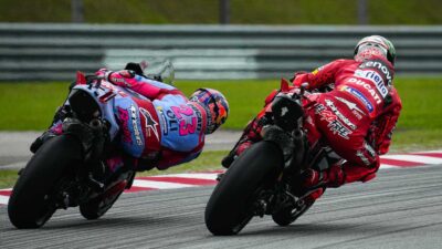 Pecco Bagnaia leads Enea Bastianini in the 2022 MotoGP Sepang round