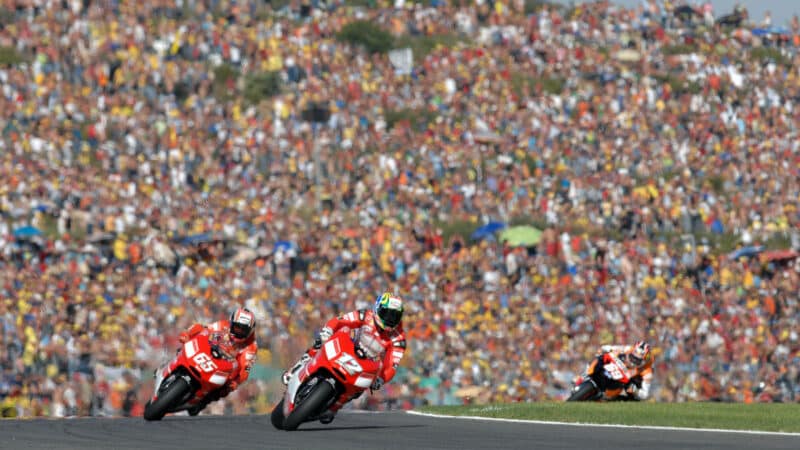 Troy Bayliss leads Loris Capirossi at 2006 Valencia MotoGP round