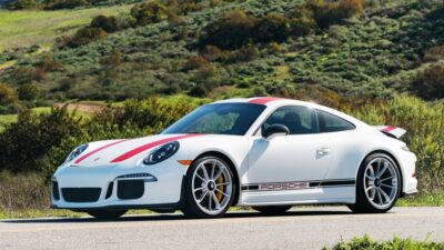 2016-Porsche-911 side