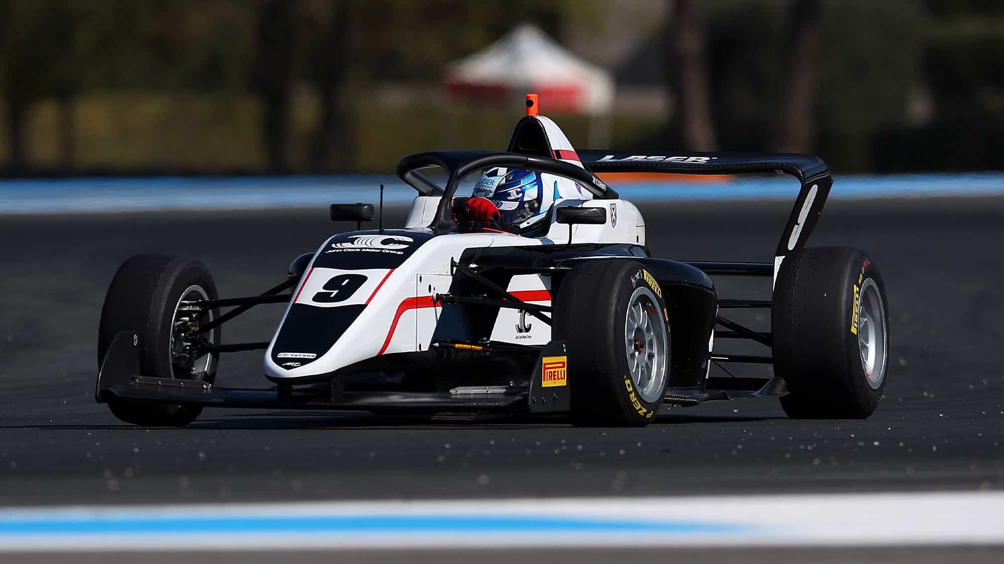 Chloe Grant in F1 Academy car