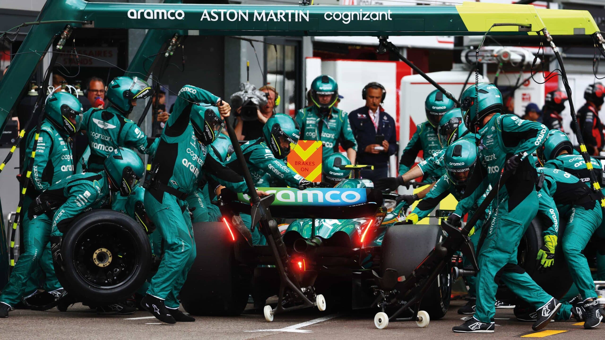 Aston Martin Alonso in the pit