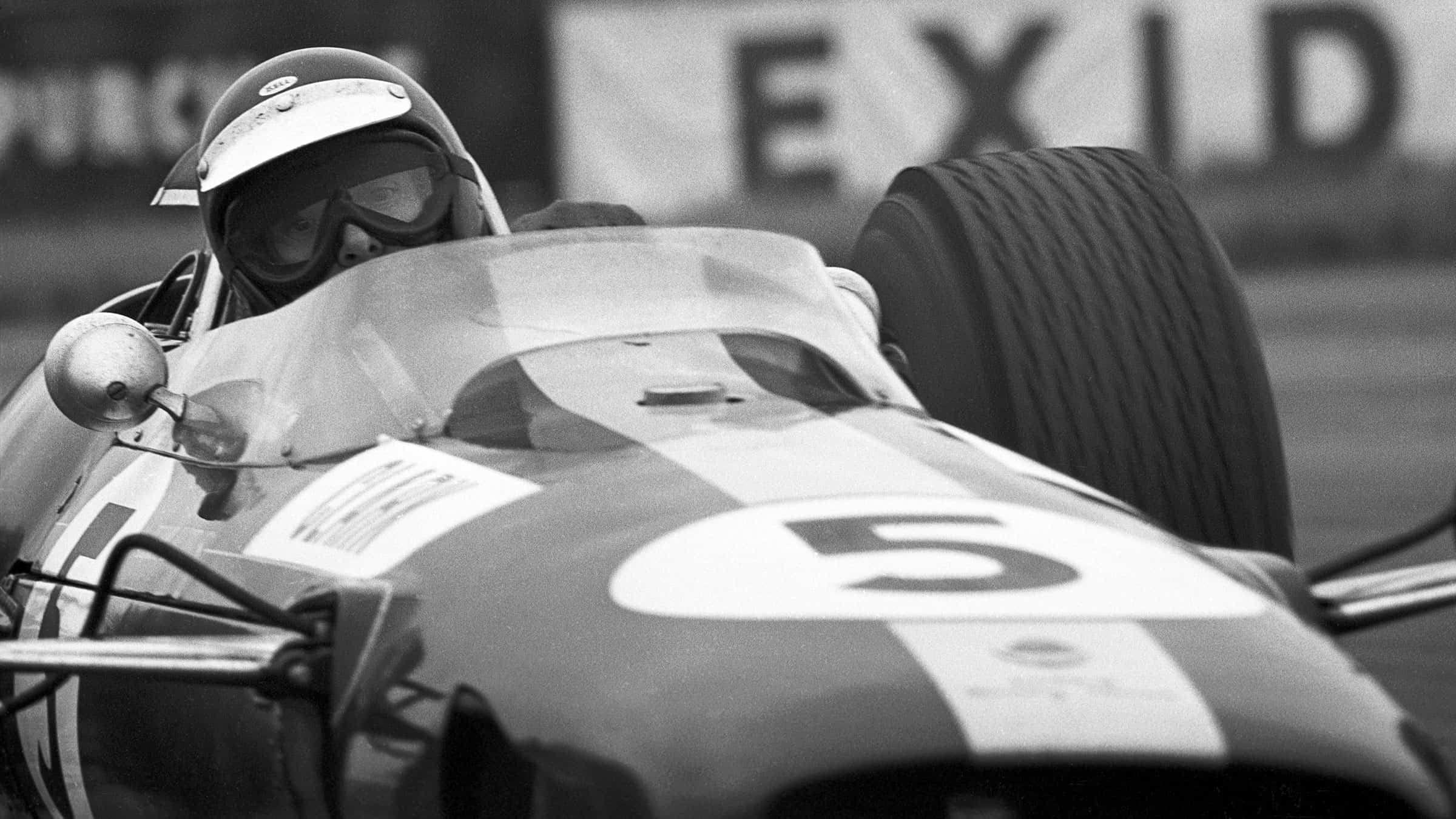 Jim-Clark-in-the-Lotus-33