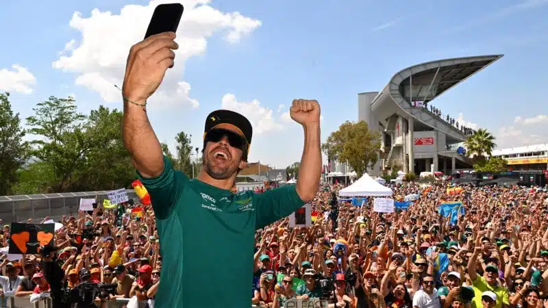 Fernando Alonso takes selfie in front of Barcelona crowd