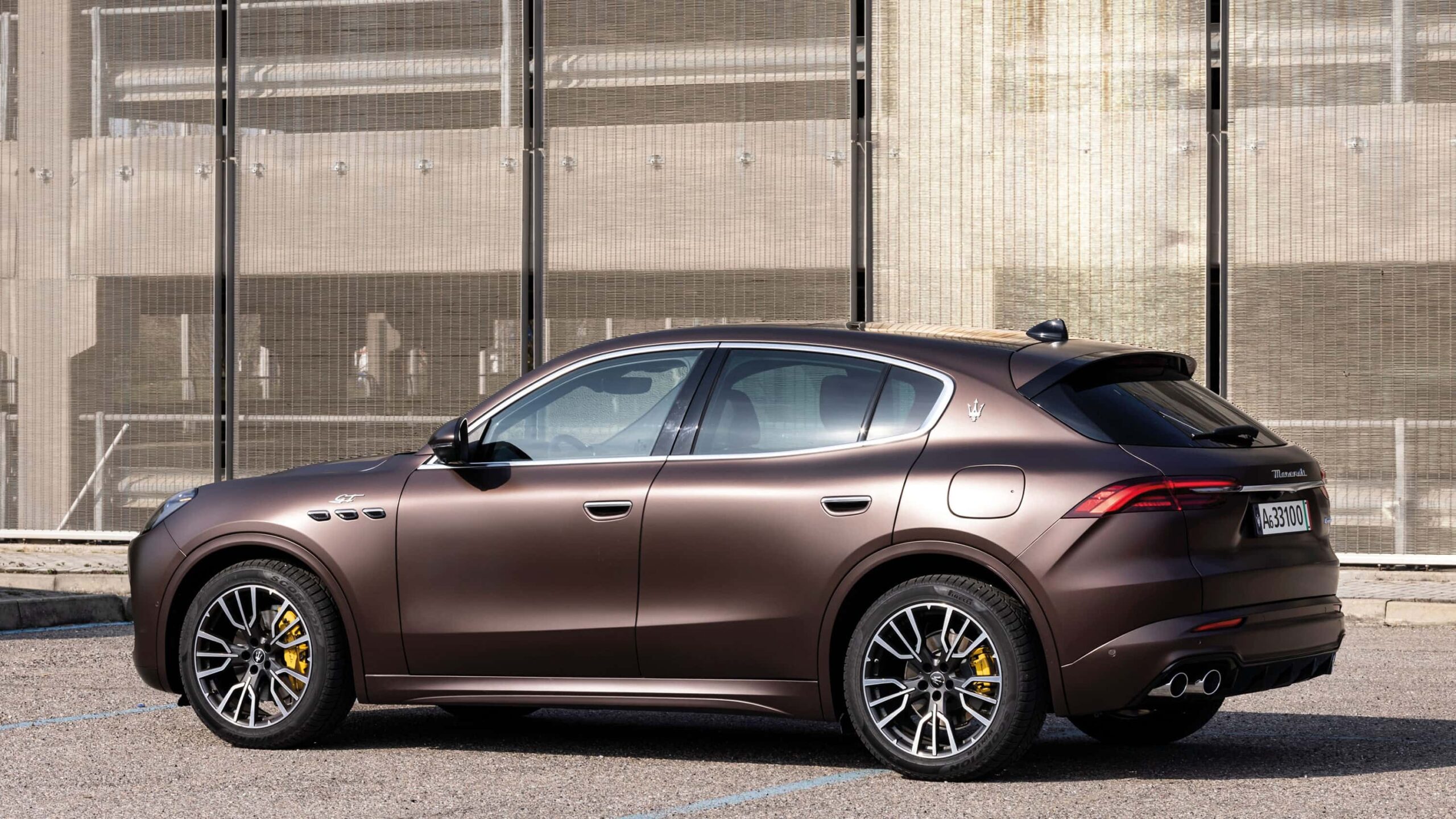 Maserati-Grecale-GT-sdie on