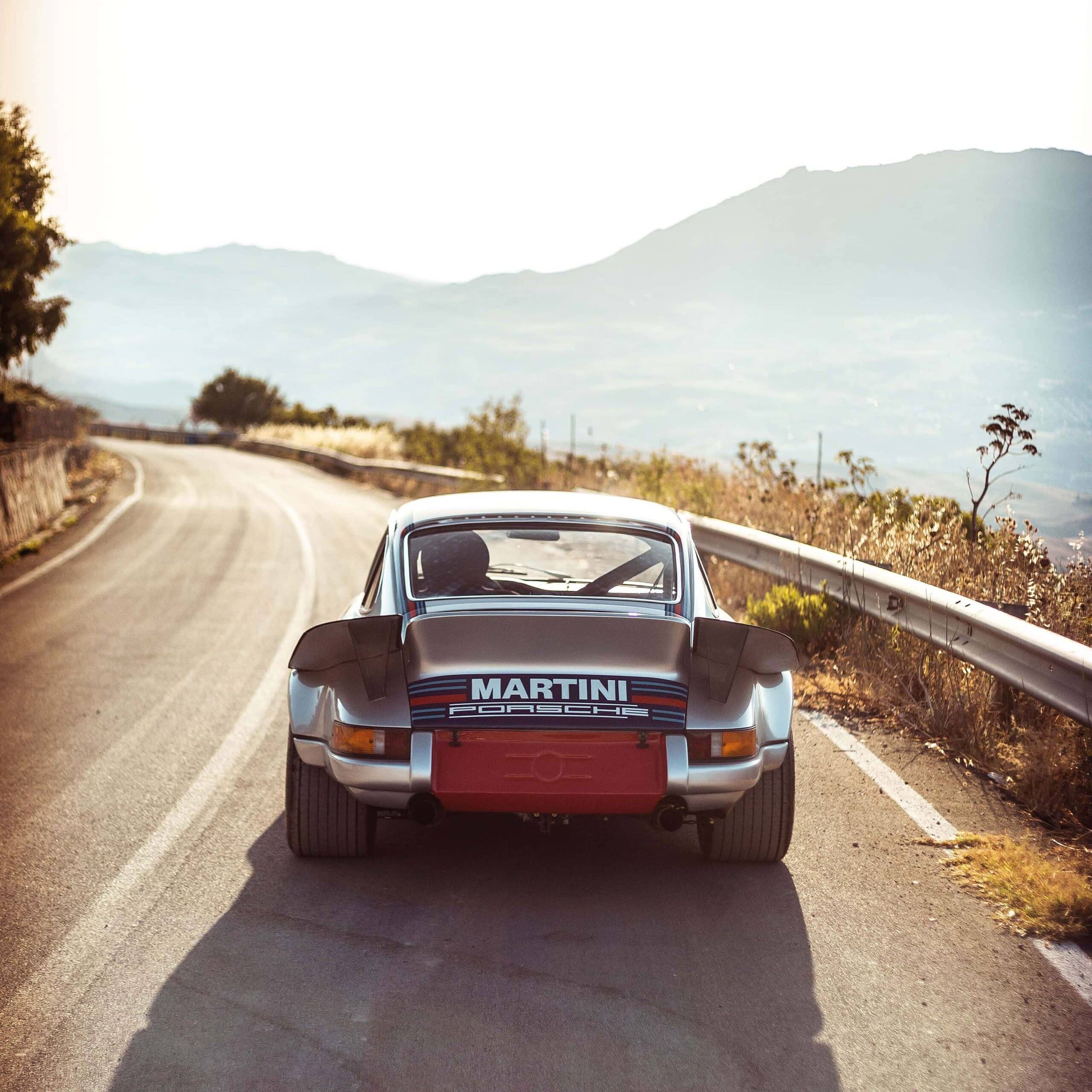 PORSCHE-911-RSR-rear-end