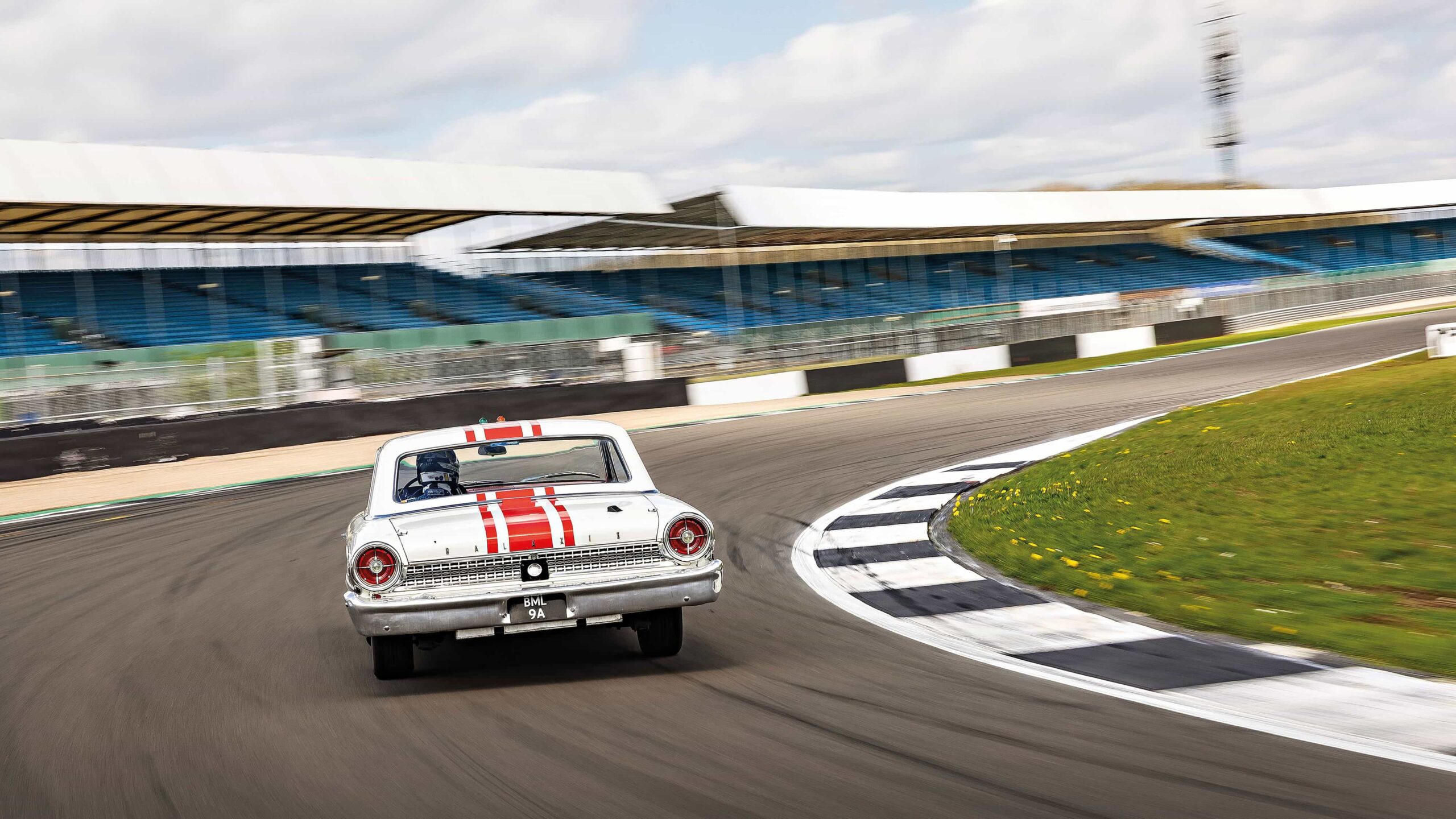 Ford GALAXIE going around the track