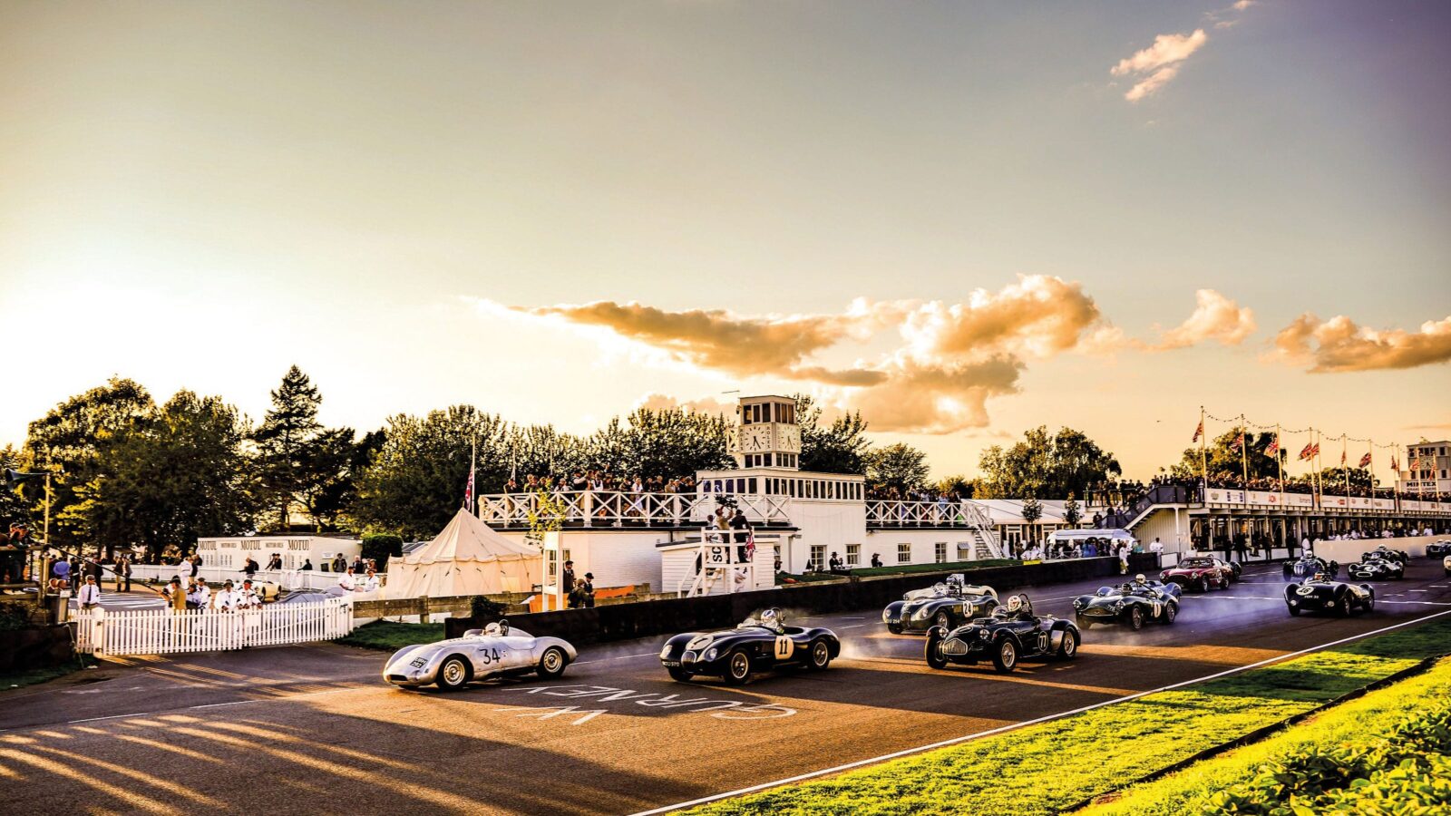 On-track-action-at-the-2022-Goodwood-Revival.-Ph.-by-Michal-Pospisil.