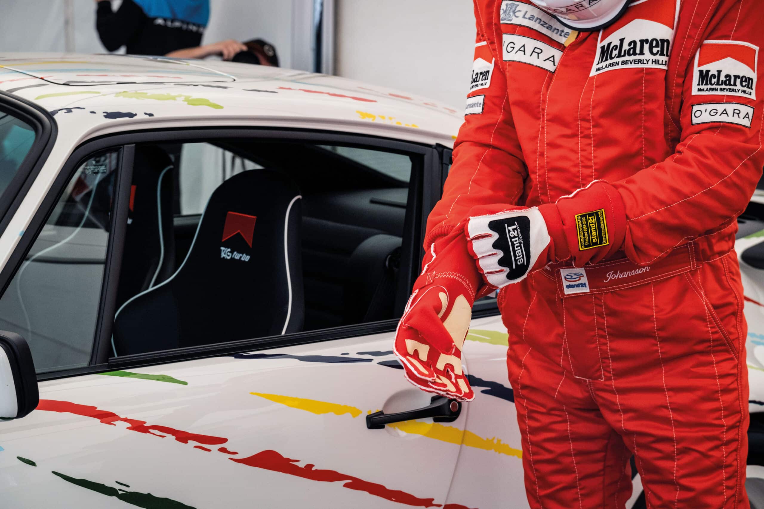 Johansson next to Porsche 911