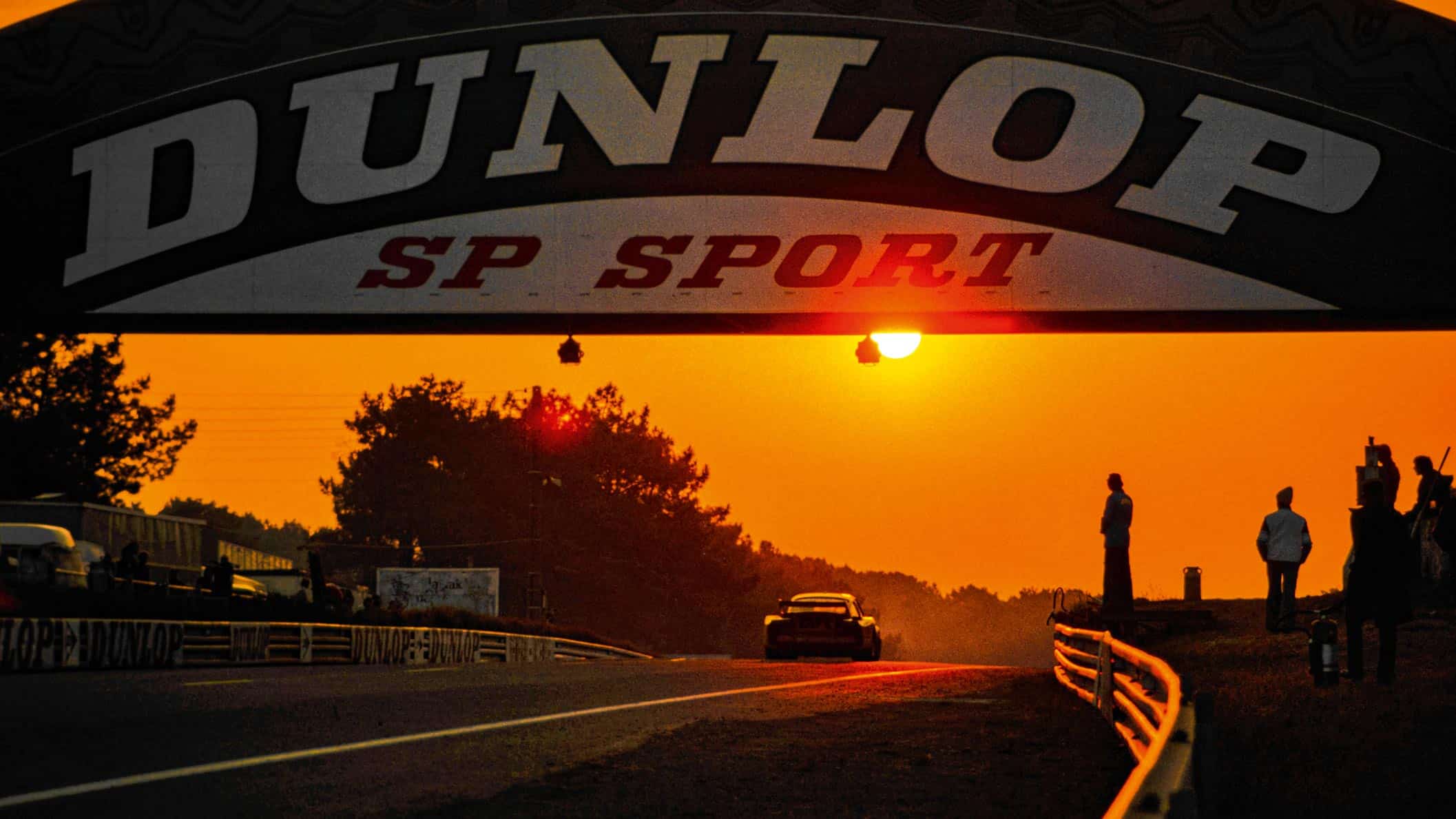 Porsche 935 passes under the Dunlop bridge