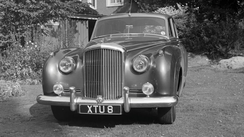 Bentley S-type Front view