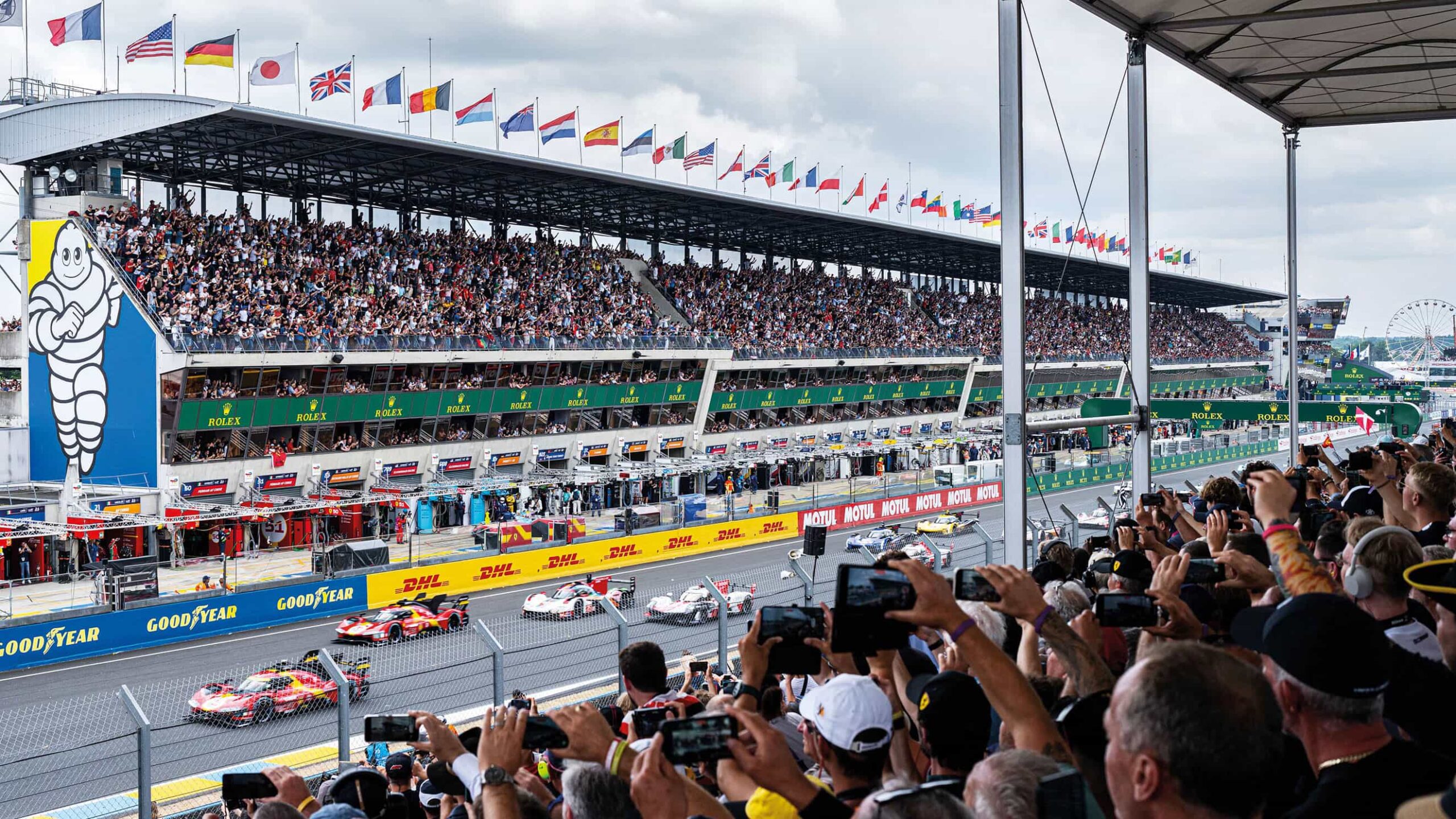Starting-grid-at-Le-Mans-24